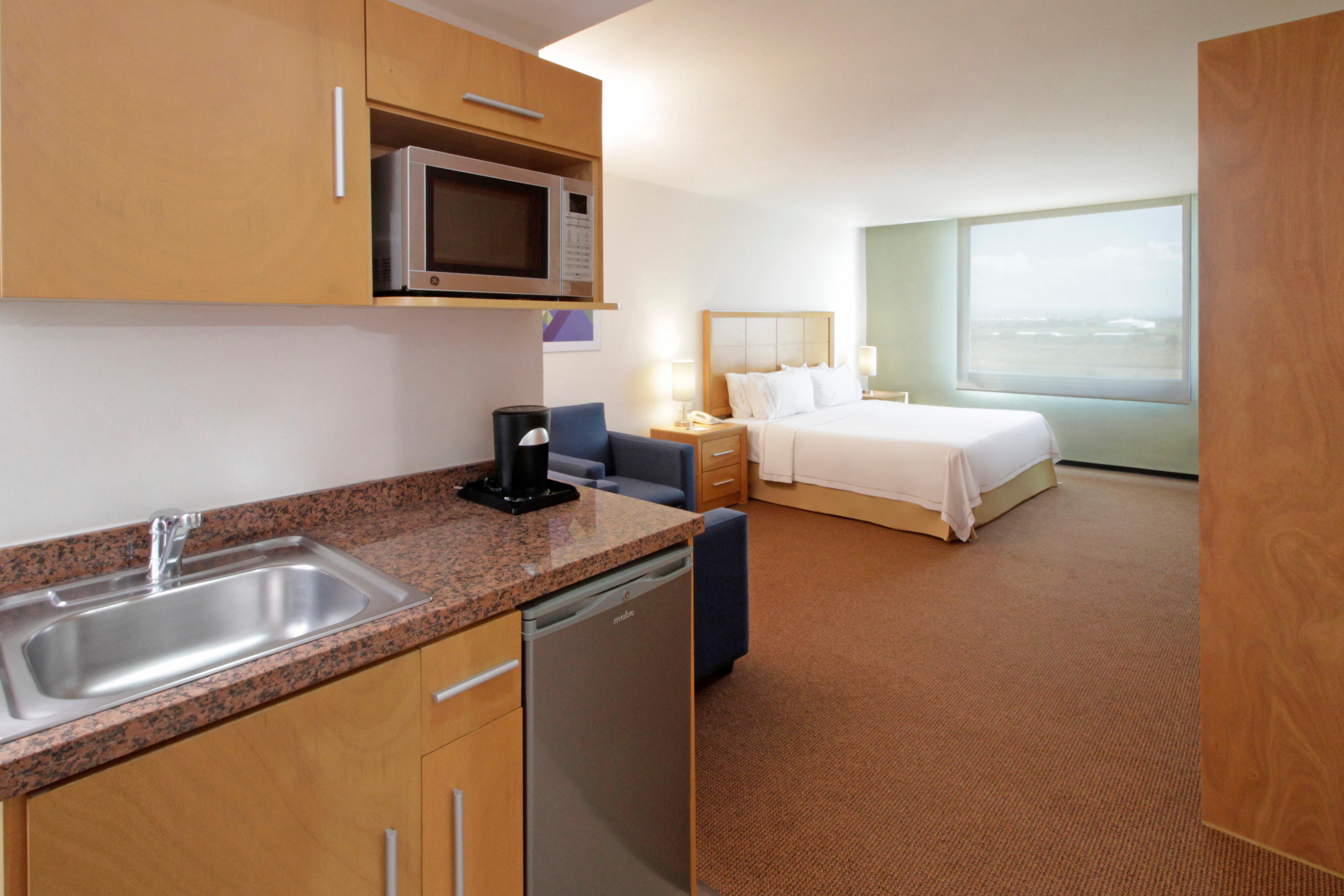 Holiday Inn Express & Suites Irapuato Exterior foto