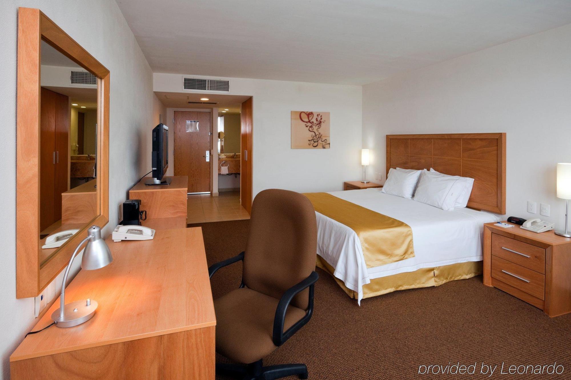 Holiday Inn Express & Suites Irapuato Habitación foto